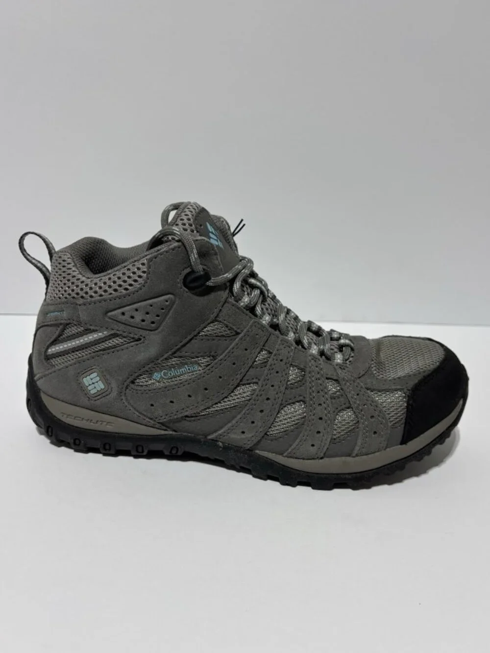 Columbia Women’s Redmond Mid Gray Waterproof Hiking Boots, Size 8.5 M